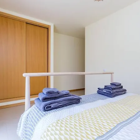 2floor Appt In W/ Shared Pool Burgau