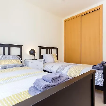 2floor Appt In W/ Shared Pool Appartement Burgau